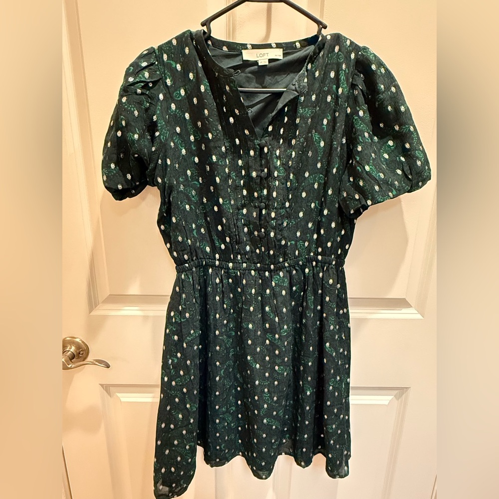 Loft dress, petite small, like new.  Worn 1x, green with gold.